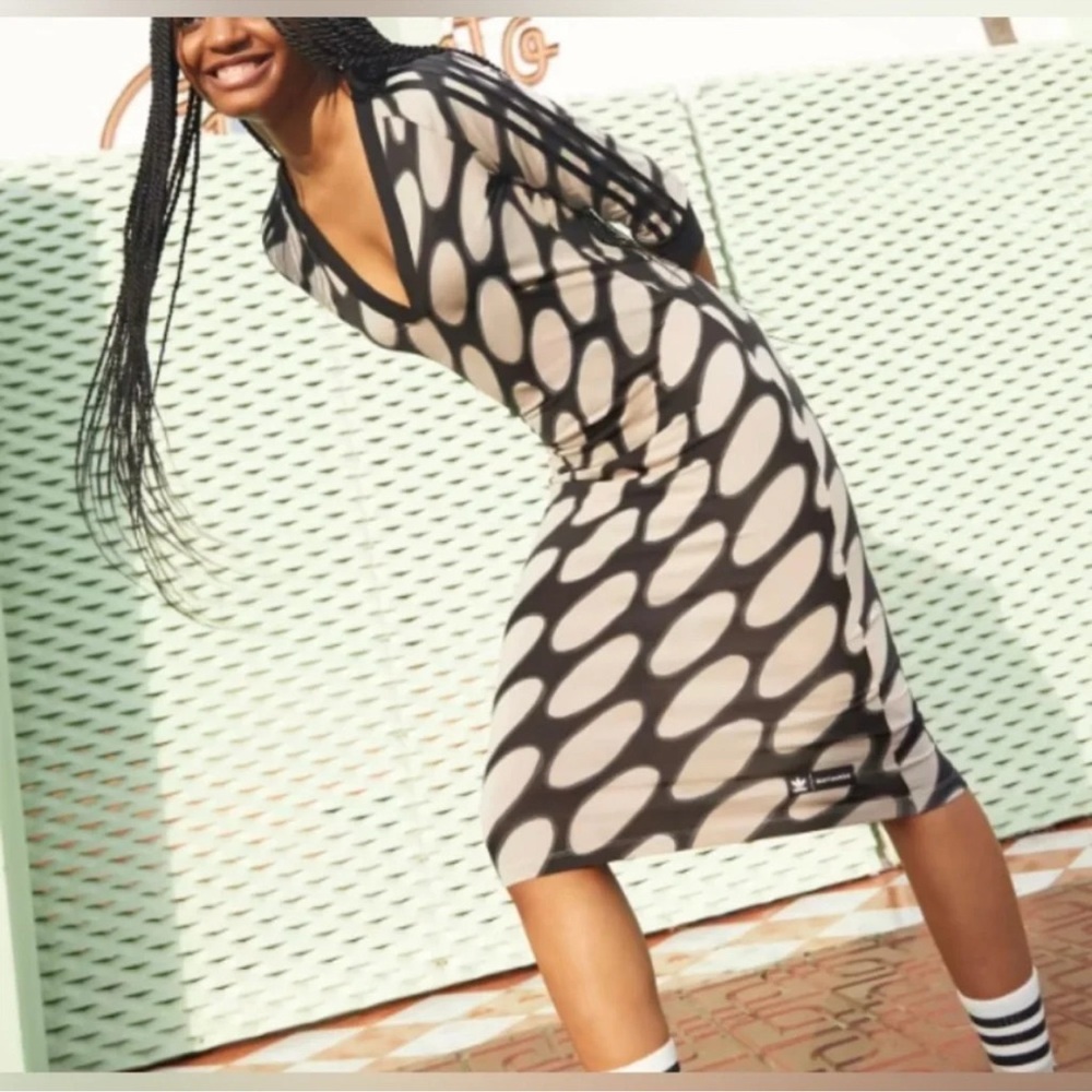 Adidas X Marimekko Graphic Midi Tee
Dress Size Medium Black Tan Limited Edition - Picture 4 of 13